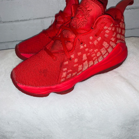 1youth Nikes - Picture 2 of 3